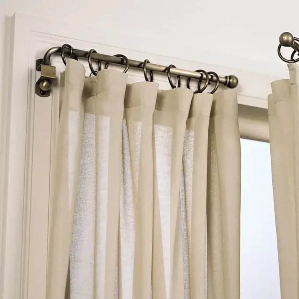 UAE curtain rod display