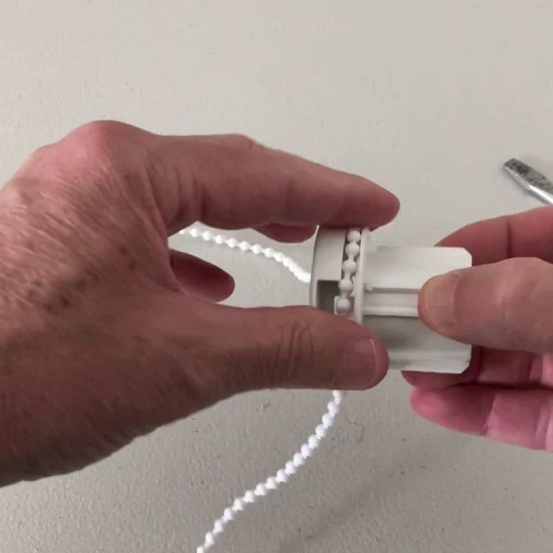 Broken blind chain repair Dubai