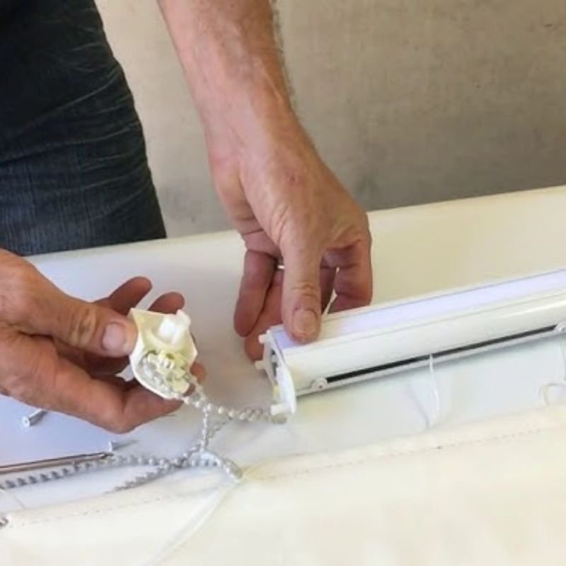 Replacing broken Roman blind chain