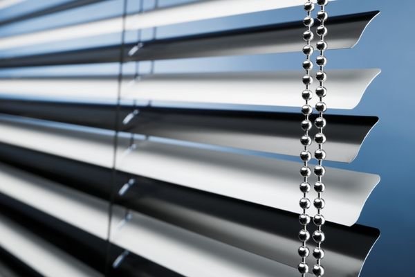 Blind chain styles with magazine