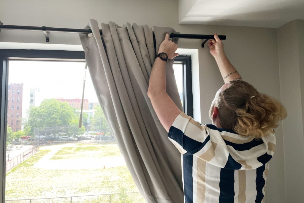 How to put up a Blackout Curtain in an Apartment?