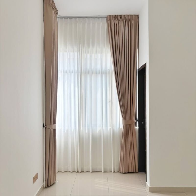 Residential curtain alteration service in The Greens